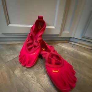 Vibram five finger shoes size 39 euro
